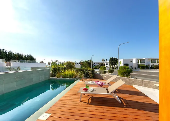 Villa Laurus 6, Walking Distance To The Beach